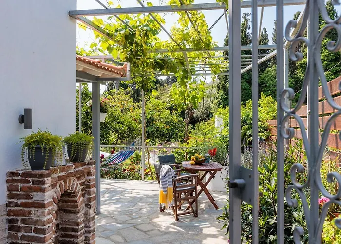 Karderina Cozy Cottage By The River