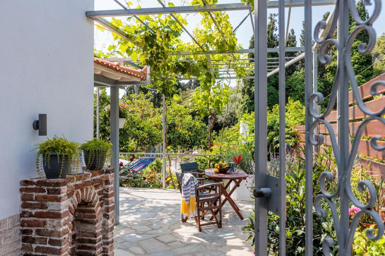Villa Karderina Cozy By The River *