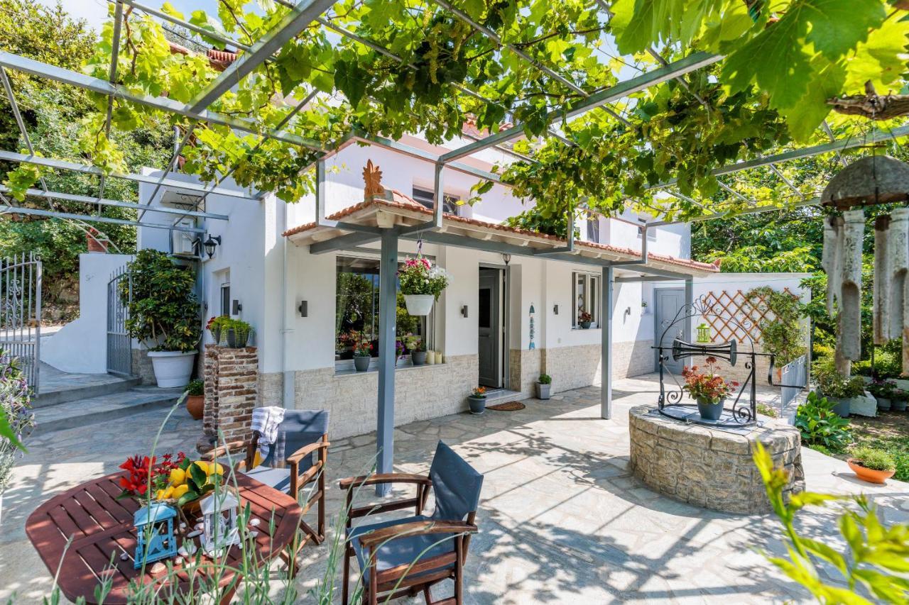 Karderina Cozy By The River *