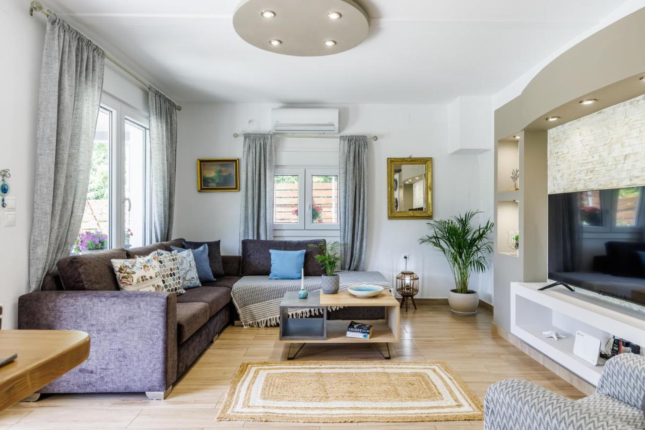 Villa Karderina Cozy By The River