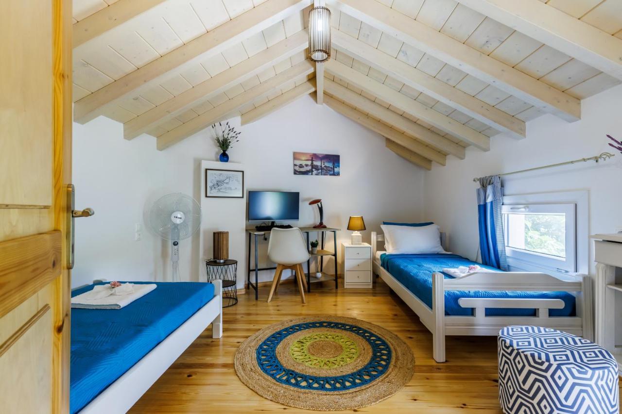 Villa Karderina Cozy By The River *